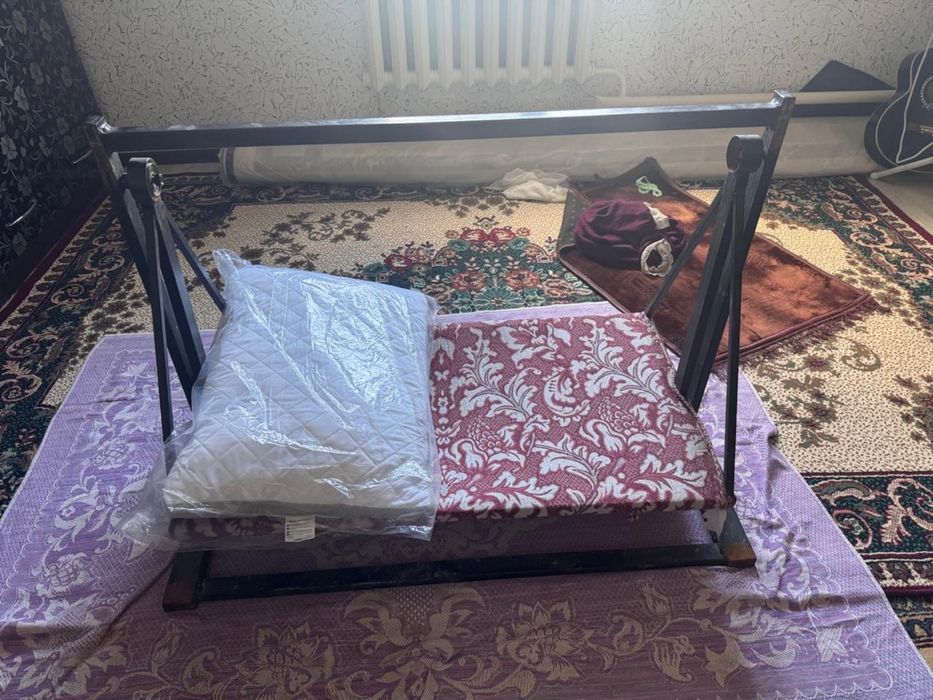 Качели сатылады бағасы 20-мың келі көрсеңдер болады Мангыстау 5-те тұр