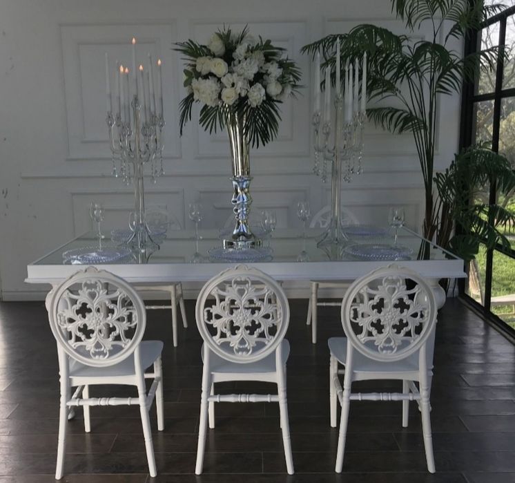 Scaune chiavari evenimente și mese rotunde evenimente