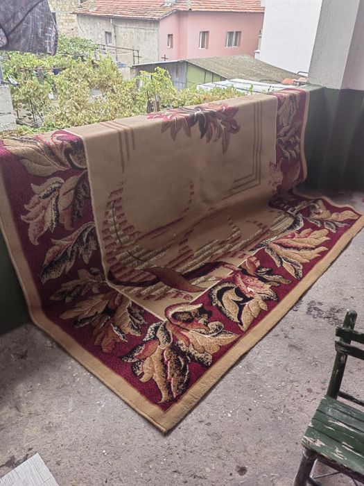 Продавам килим 2.84 м.  на 3.27 м.