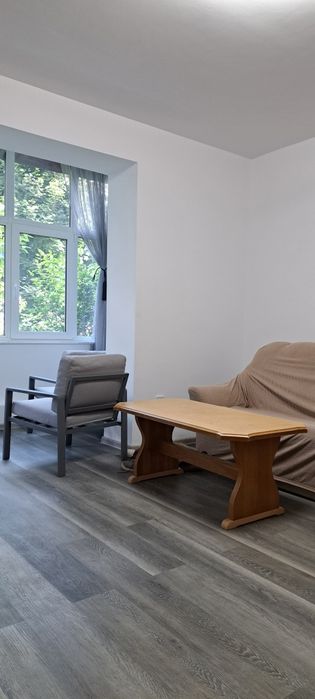 Inchiriez pe termen lung apartament 2 camere  recent renovat  utilat cplet