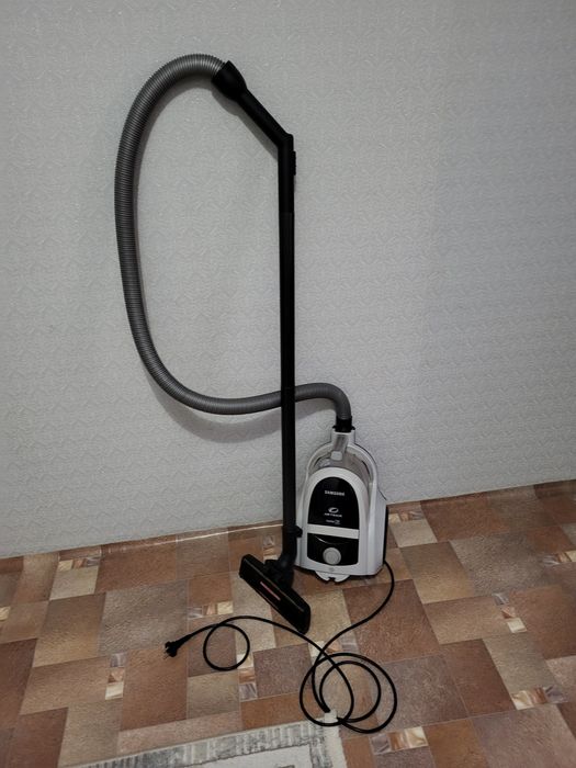 Пылесос Samsung.