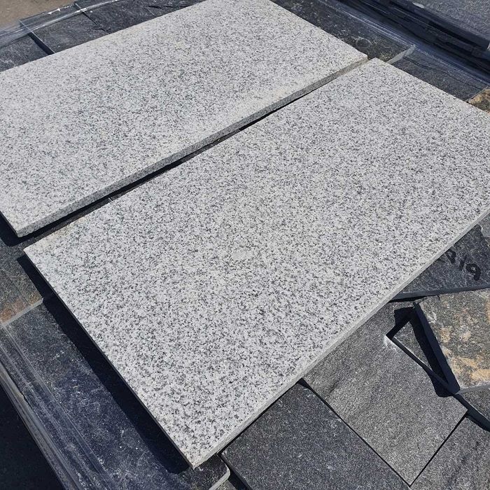 Готови гранитни плочки и готови стъпала от Раймар