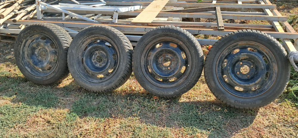 Гуми 195 55 15 Kumho ДОТ 24  с железни джанти.