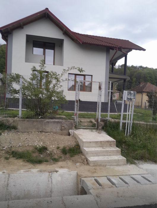 Vila 4 camere lux Curtea de Arges + 2500mp teren
