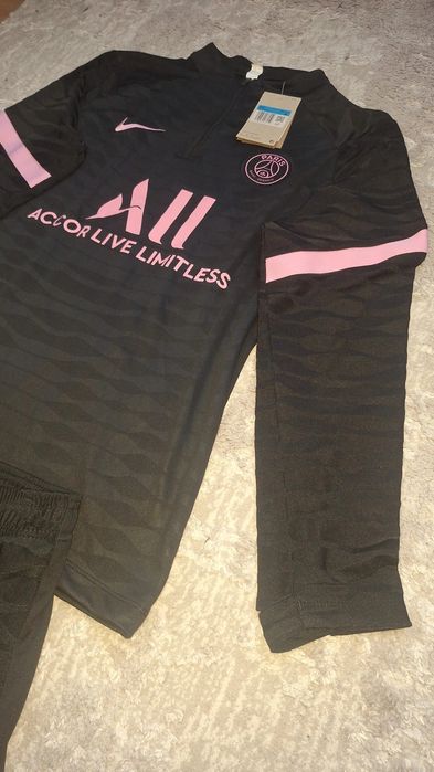 Compleu psg cu eticheta