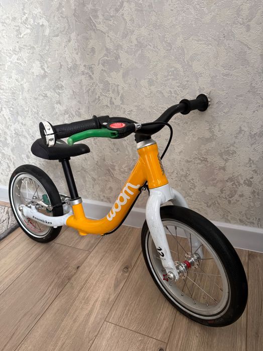 Bicicletă de echilibru WOOM 1