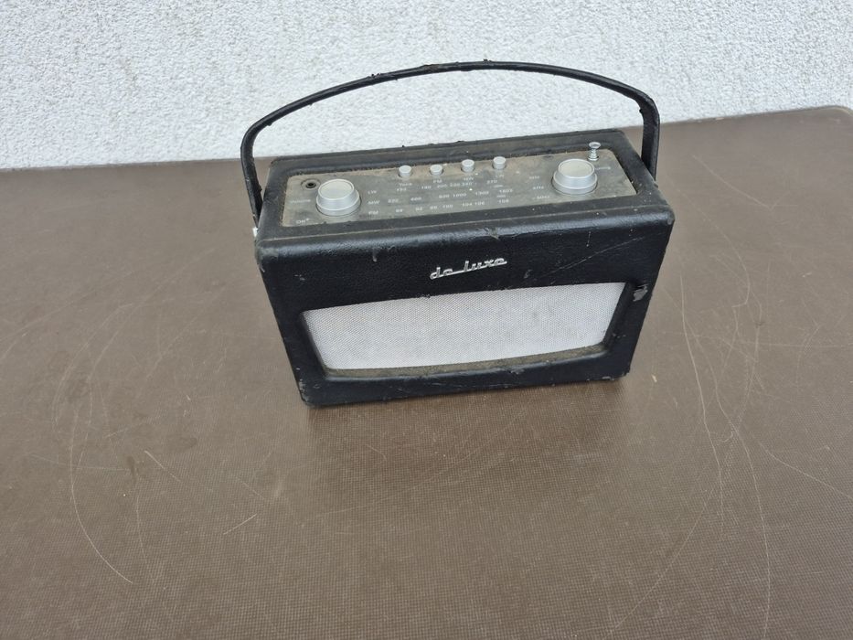Vând Radio  marca TCM   , model de Luxe made in Germany Functional 

- Carcasele prezinta uzura ,exfoliere,zgirieturi, bucati lipsa. 

- radio   a fos