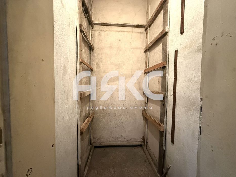 Тристаен апартамент в Центъра до МЕТРОСТАНЦИЯ