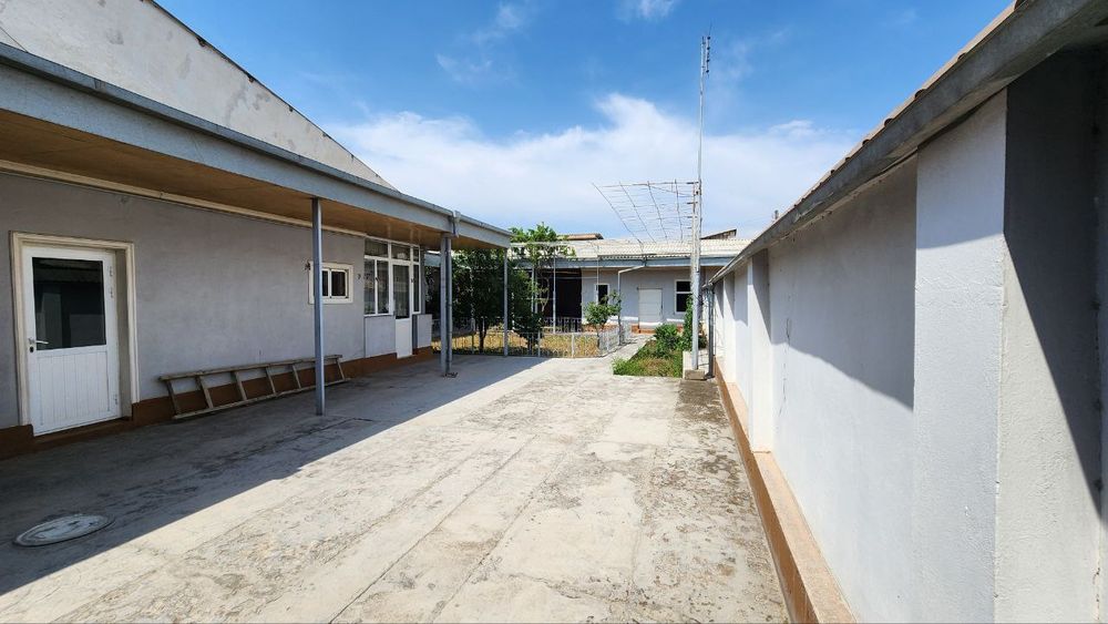 Бекобод шахрида городда ховли сотилади