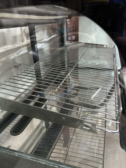 Vand doua vitrine reci