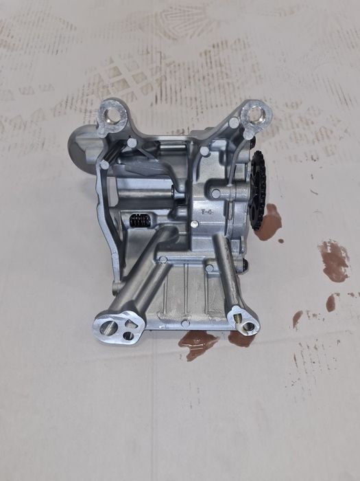 Pompa ulei motor 1.5 benzina BMW seria1  F70 F74 / cod-9895362 / 2019+