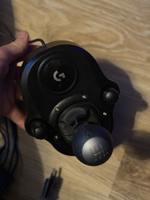 Волан с педали и скоростен лост Logitech G29