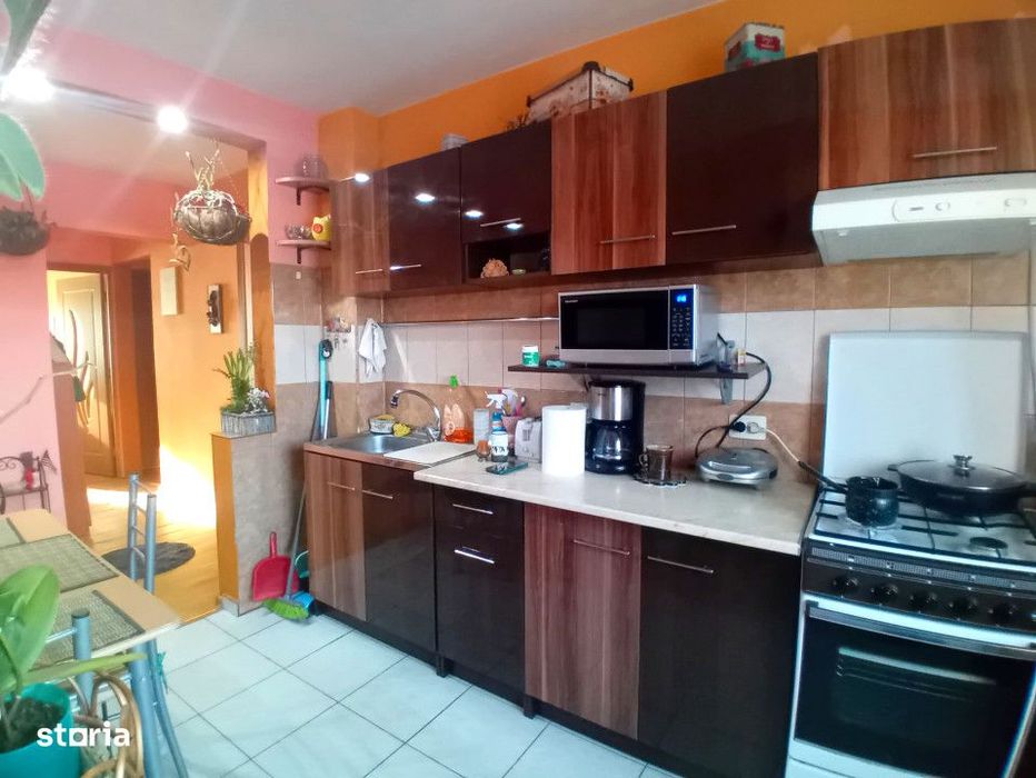 Apartament 3 camere, cartier Intre Lacuri, 2 balcoane, etaj intermedia — fotografia 1