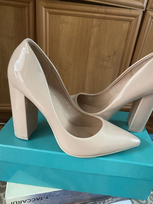 Продается лакированные туфли