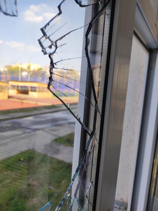 Установка Зеркало и Замена разбитого стекло и межкомнатные двери