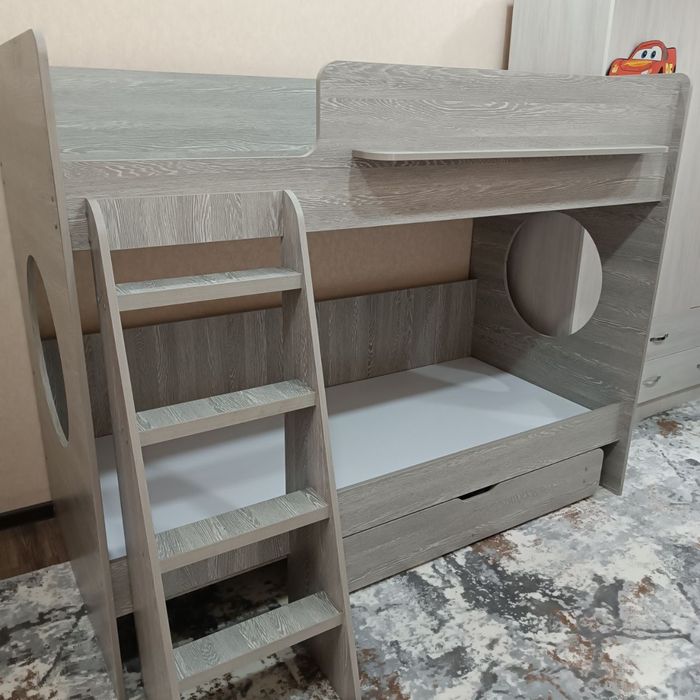 Двухъярусная кровать