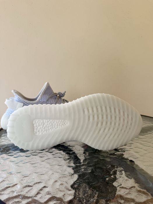 Yeezy 350 noi cu etichete