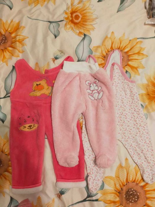 Продам пакет вещей на девочку до года