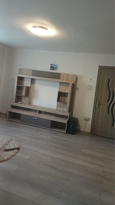 Apartament pentru inchiriat  cu o camera generoasa