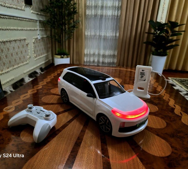 Радиоуправляемая игрушечая машина Li L9. Новая. Доставка 24/7