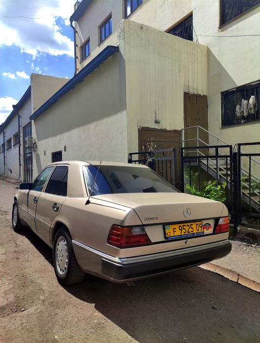 Мерседес W124 в отличном состоянии