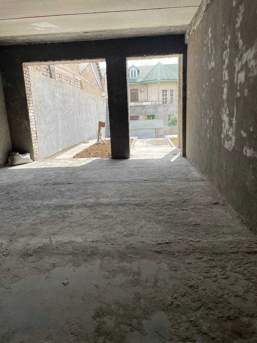 Продаётся Дом  Центр Луначарский  площадь участка-5,5 соток, Коробка.