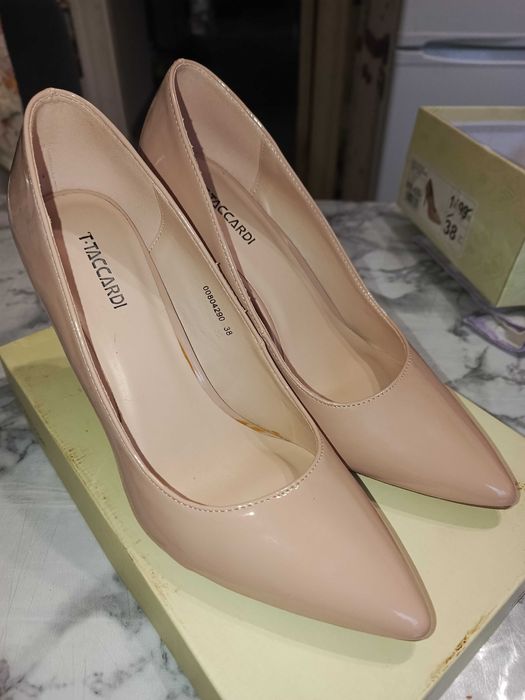 Продам женские туфли