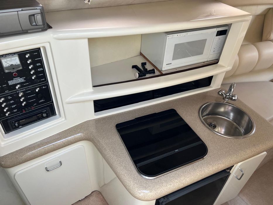 Barcă Monterey 265 Cruiser – cabinată, complet echipată