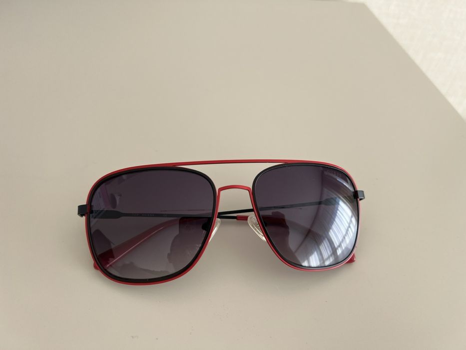 Мъжки слънчеви очила Guess