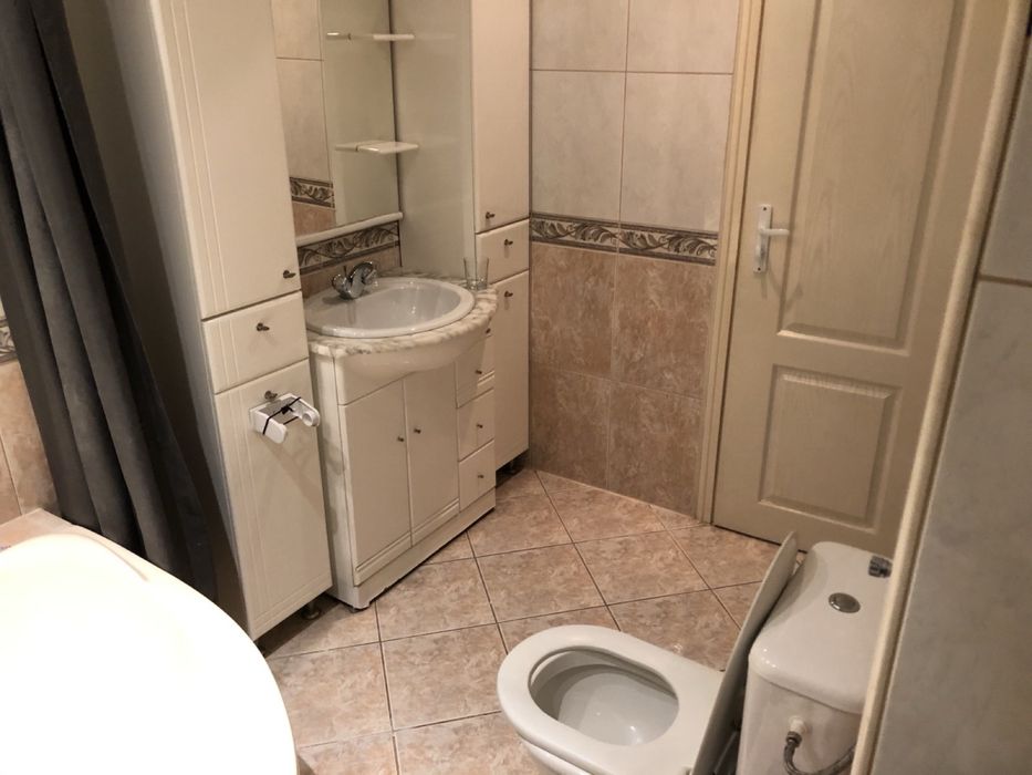 Дава се под наем Тристаен апартамент в Варна, Червен площад - 115 кв.м за 990 € - Снимка #14