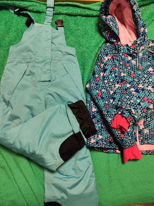 Ски екипи в два цвята