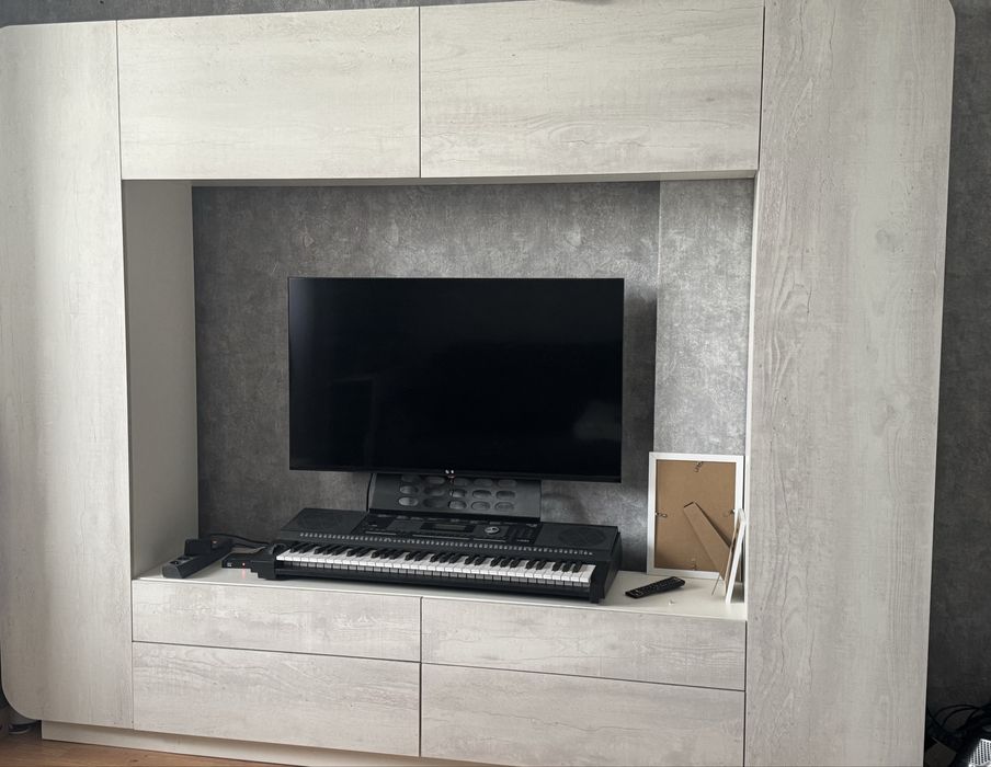 Продам тумбу шкаф под телевизор