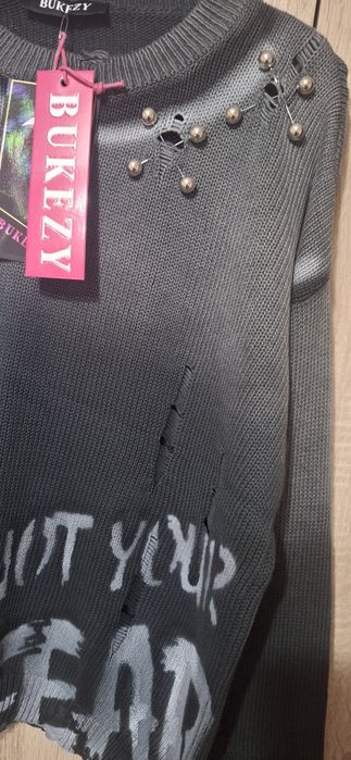 Pink Queen, Bukezy блузи