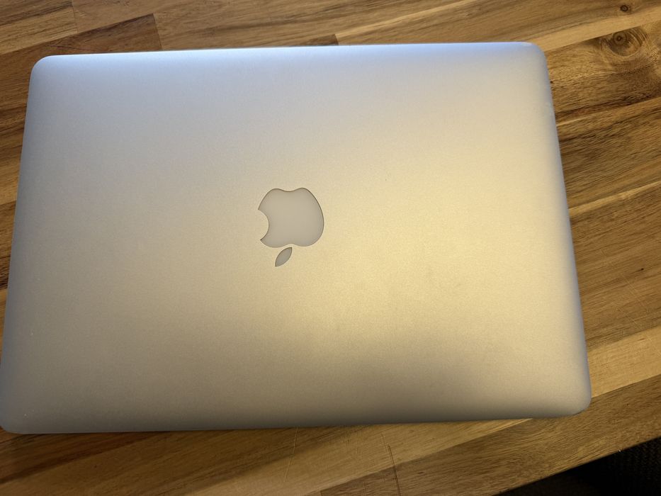 Vand Macbook Air 13” intel core i5