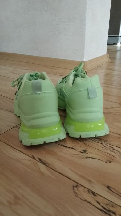 Свежи модерни маратонки