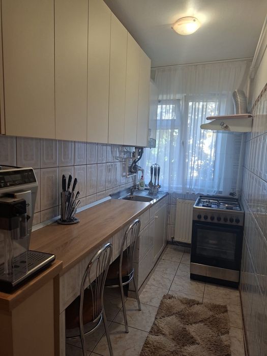 Apartament 3 camere , et 1 , aleea teilor , se vinde cu tot ce este in el , 0763607058