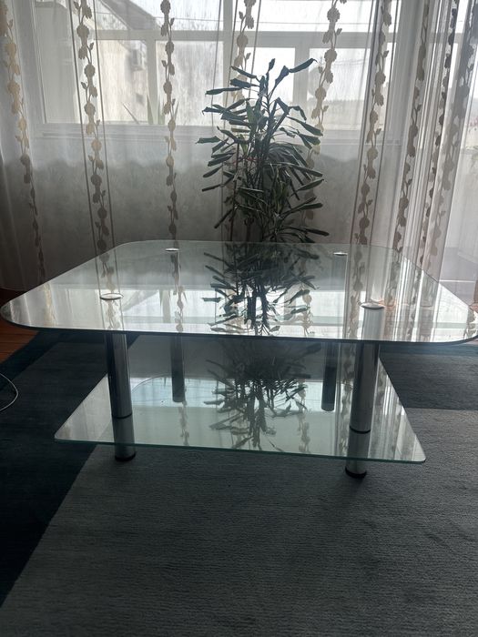 De vânzare măsuță de cafea din sticlă și inox