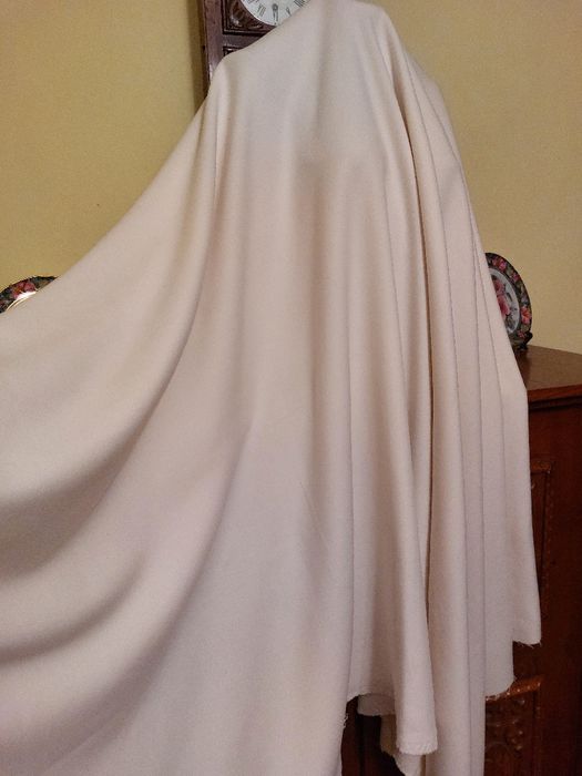 Cupon crem de stofa subtire cu lana fina, moale, catifelata