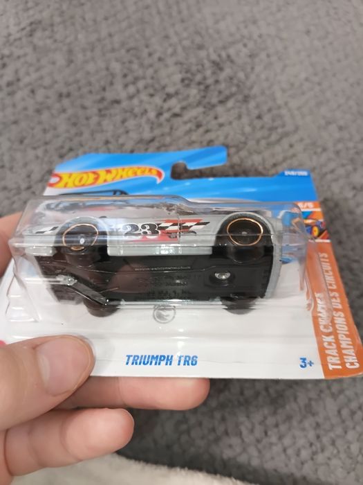 Продам или обменяю TH hot wheels 《triumph tr6》