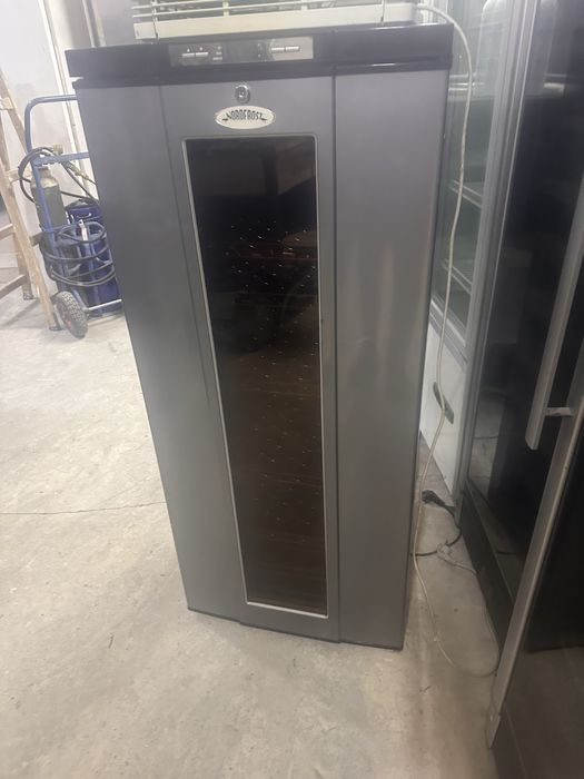 Хладилна витрина за вино