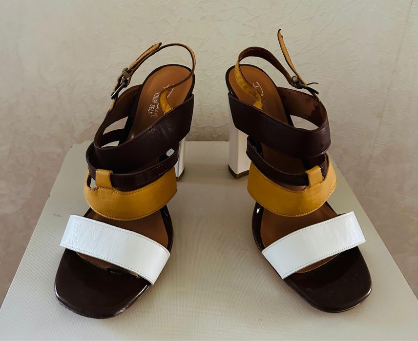 Продам босоножки