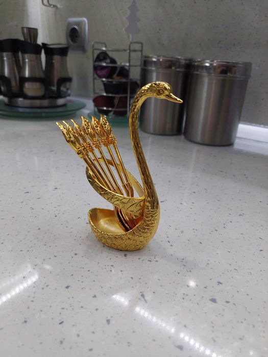 Елегантен златен комплект лъжички във формата на ЛЕБЕД само за 15 лв.
