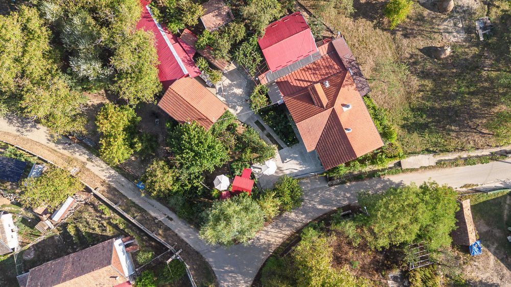 PROPRIETATE DEOSEBITĂ – Casă, Teren 2.500 MP si potential turistic
