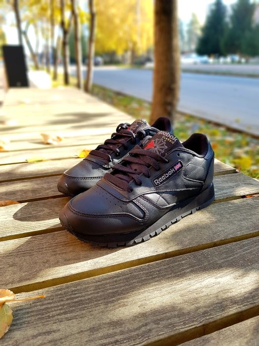 Мужскиеи женские кроссовки