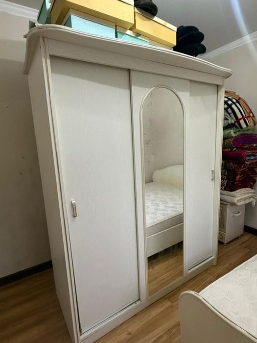 Продам спальный гарнитур