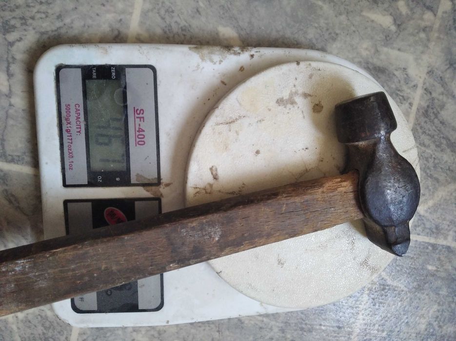 Молоток        .