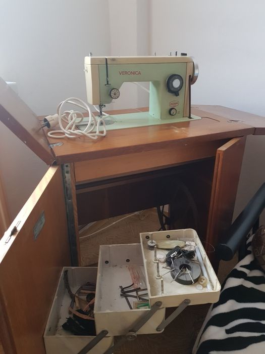 Urgent!!!De vanzare masina de cusut Veronica