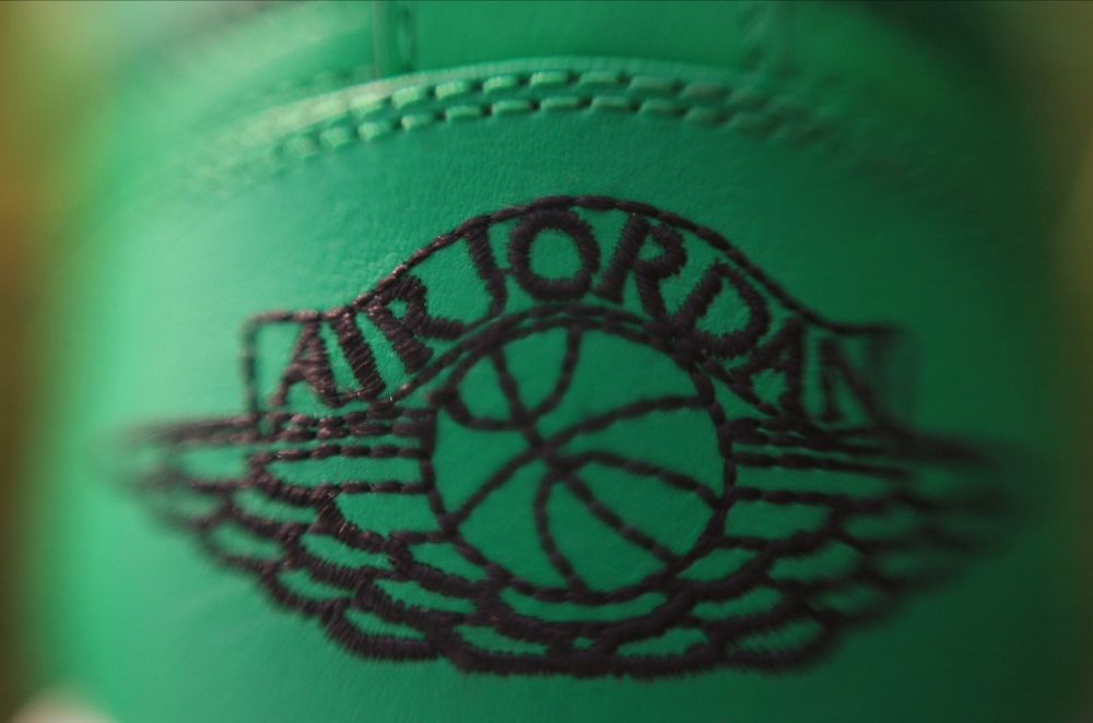 Jordan 1 low Black Lucky Green