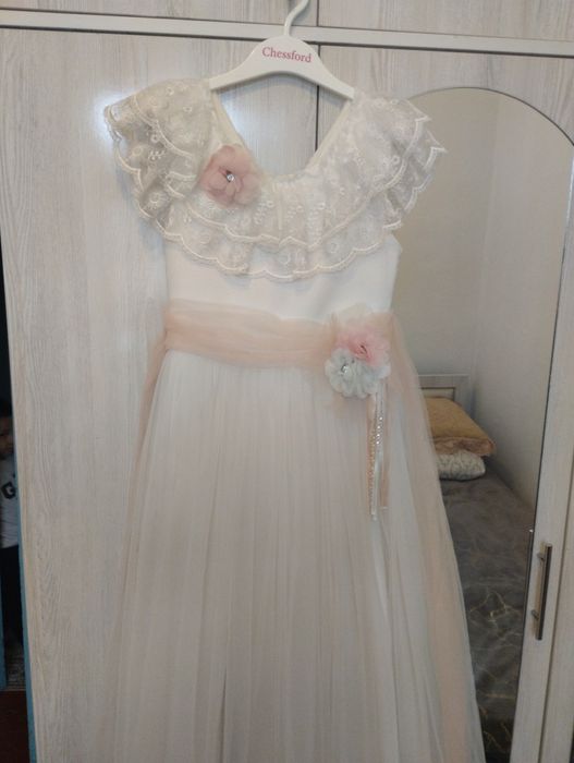 Продам бальное платье на девочку