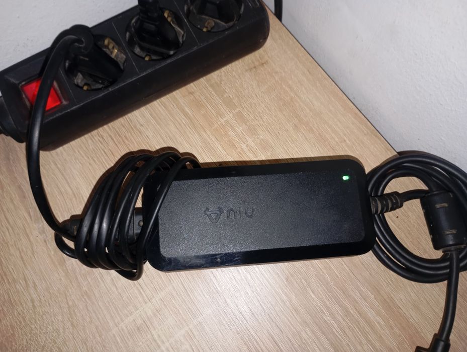 Încărcător niu kqi 2 pro